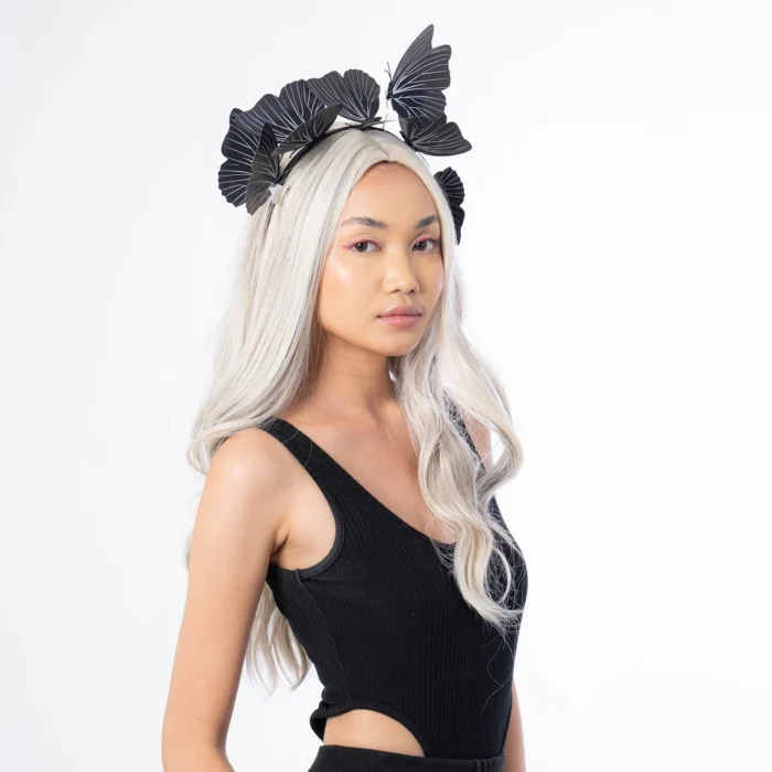 a model is showing how to make or wear wig to appear natural